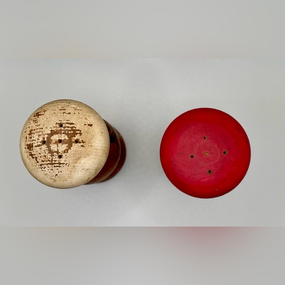 Vintage Wooden Hand Painted Salty & Peppy Chef Salt & Pepper Shakers 4” Tall - Picture 6 of 8